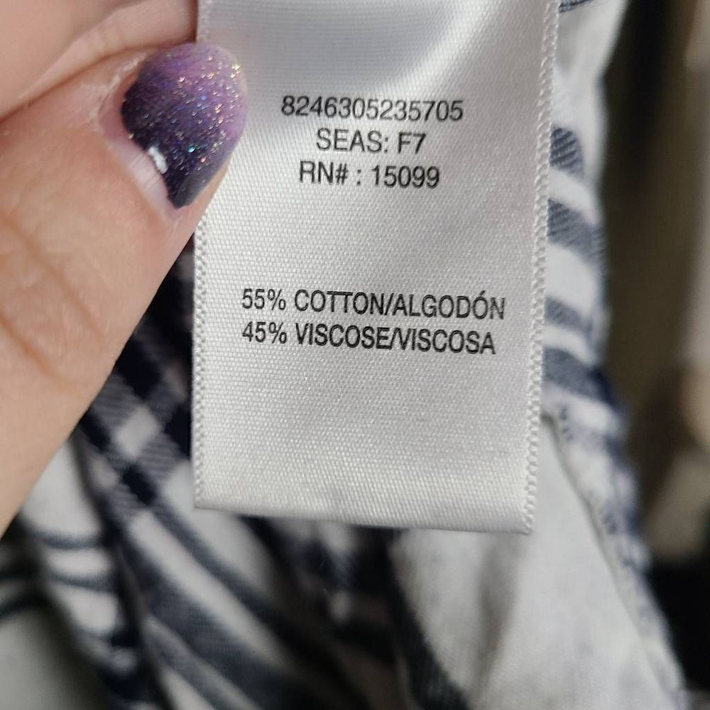 Simply Styled Plaid Top   - Picture 7 of 7